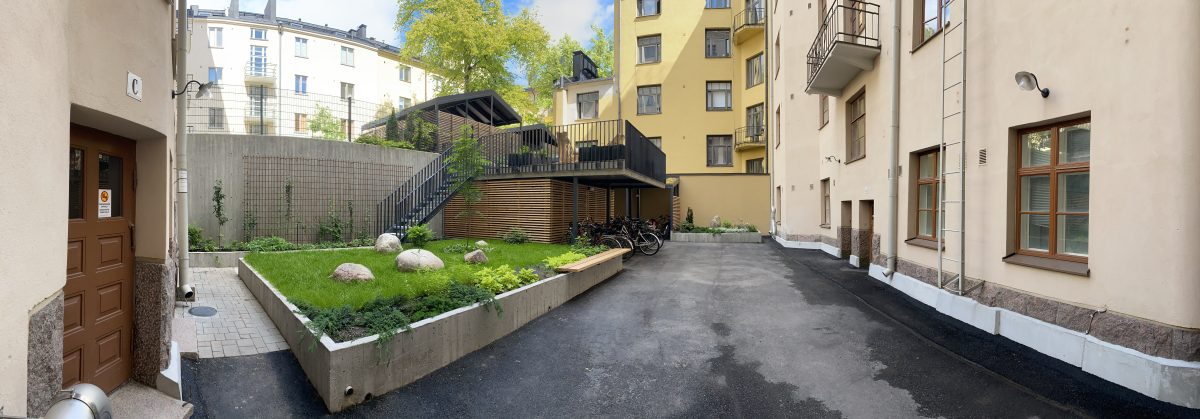 Vy från höghusgården med en ny terrass och planteringar